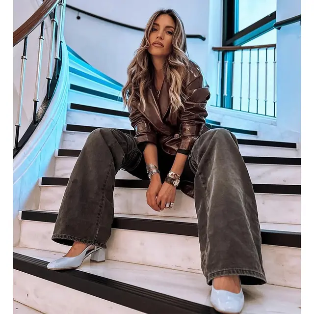 SLINGBACK MID HEEL PUMPS από το Envie – Το Παπούτσι που Επέλεξε η Αθηνά Οικονομάκου