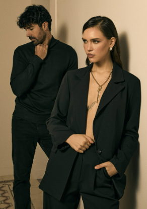 Tailored Suit με Edgy Αξεσουάρ για Girl Night