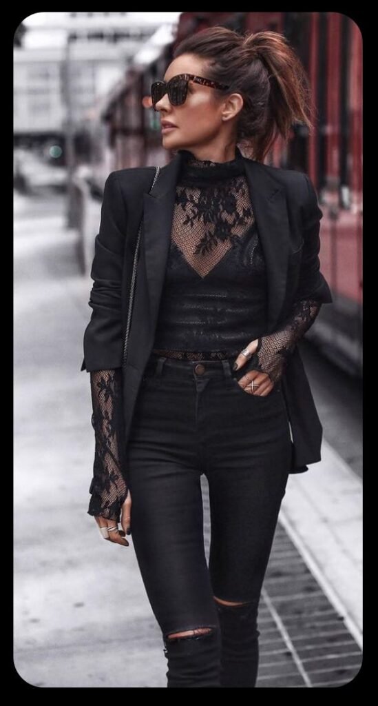 Bralette κάτω από πουλόβερ