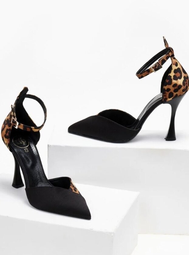 Instagram post from modagynaika.gr. This post is in position 4.