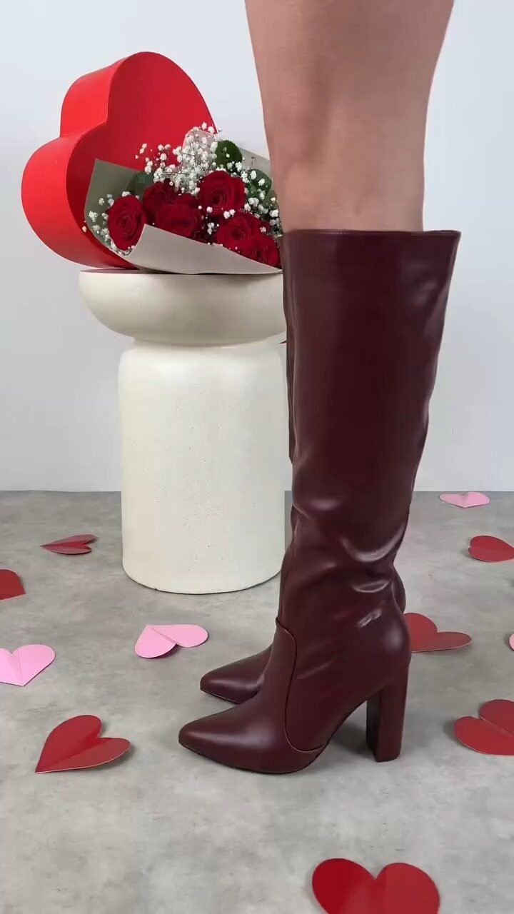 Instagram post from modagynaika.gr. This post is in position 1.