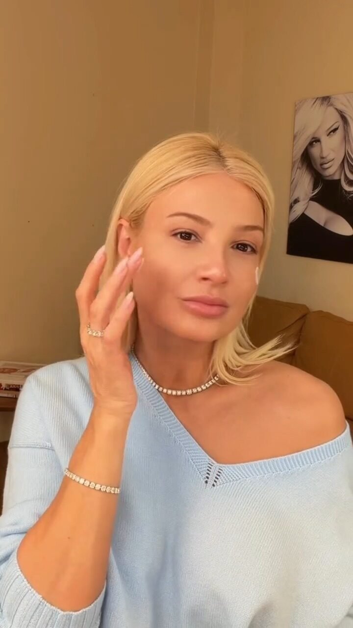 Instagram post from modagynaika.gr. This post is in position 0.