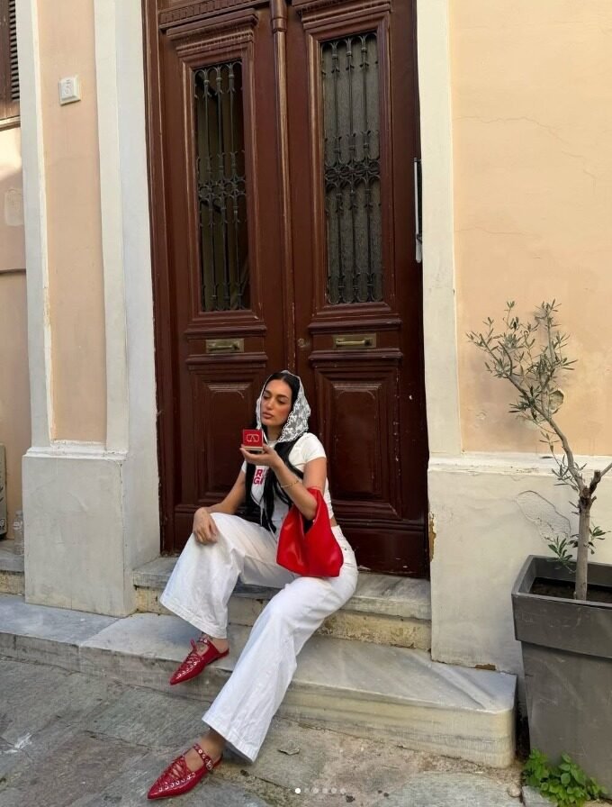 Instagram post from modagynaika.gr. This post is in position 0.