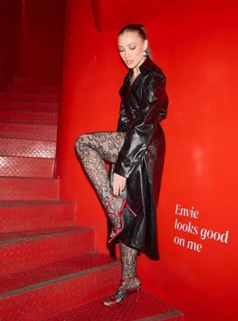 Instagram post from modagynaika.gr. This post is in position 6.