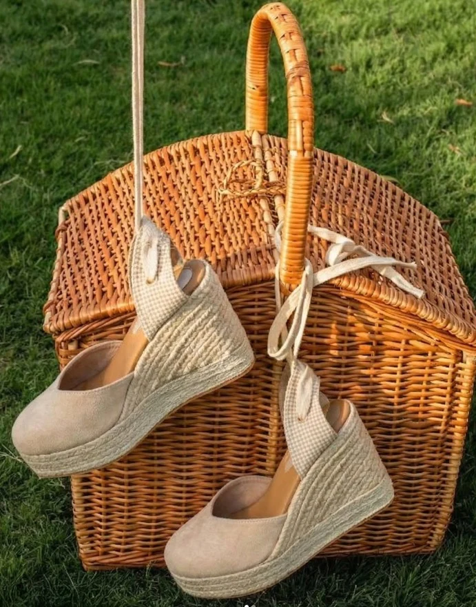 Instagram post from modagynaika.gr. This post is in position 0.