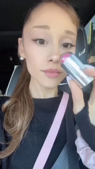 Instagram post from modagynaika.gr. This post is in position 2.