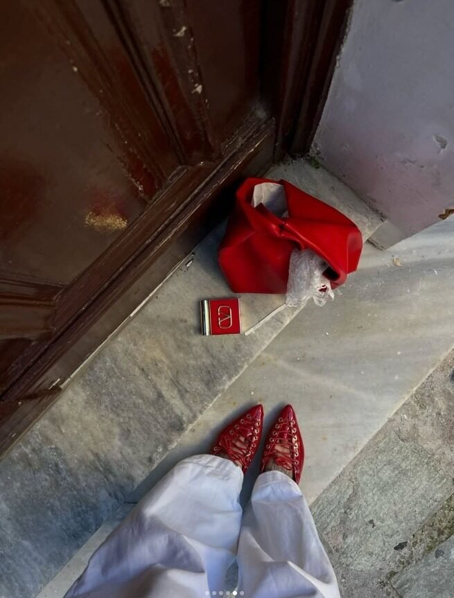 Instagram post from modagynaika.gr. This post is in position 2.