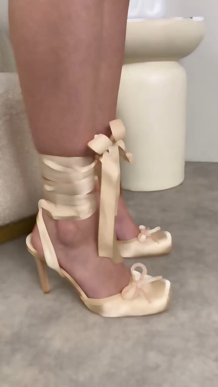 Instagram post from modagynaika.gr. This post is in position 1.