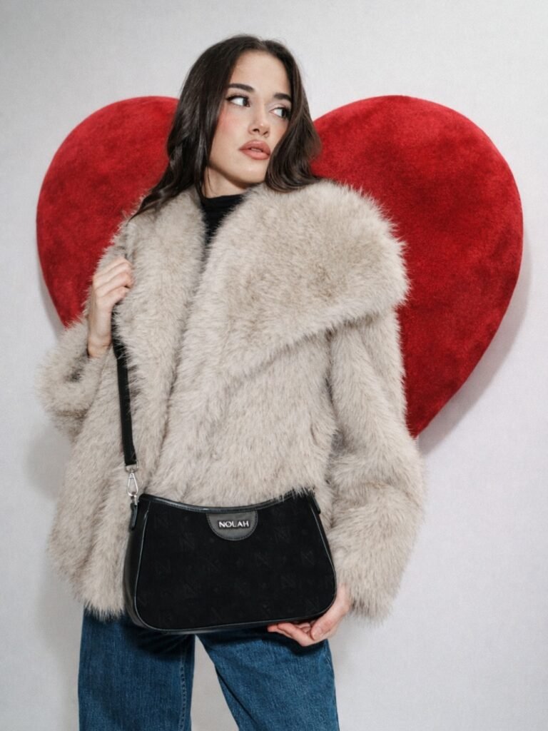 Instagram post from modagynaika.gr. This post is in position 1.