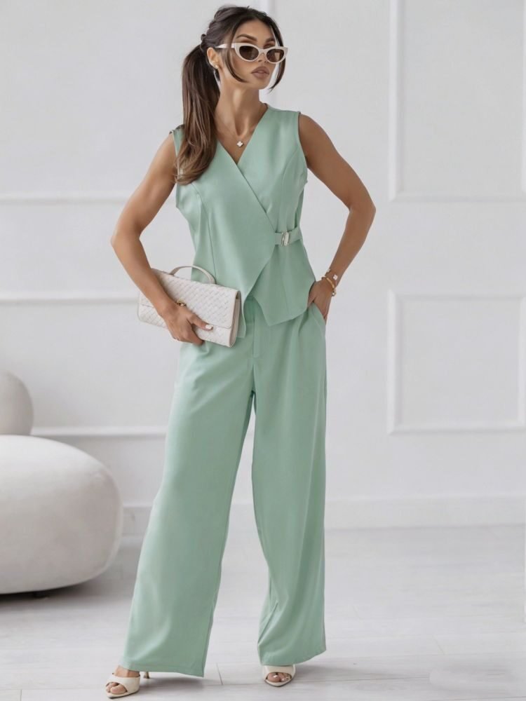 Instagram post from modagynaika.gr. This post is in position 4.