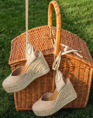 Instagram post from modagynaika.gr. This post is in position 2.