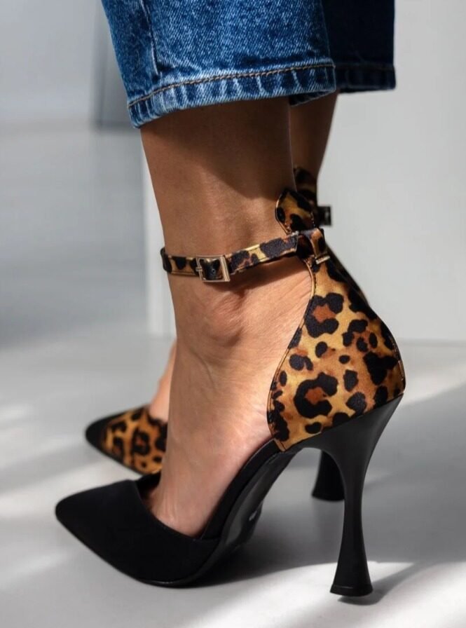 Instagram post from modagynaika.gr. This post is in position 2.